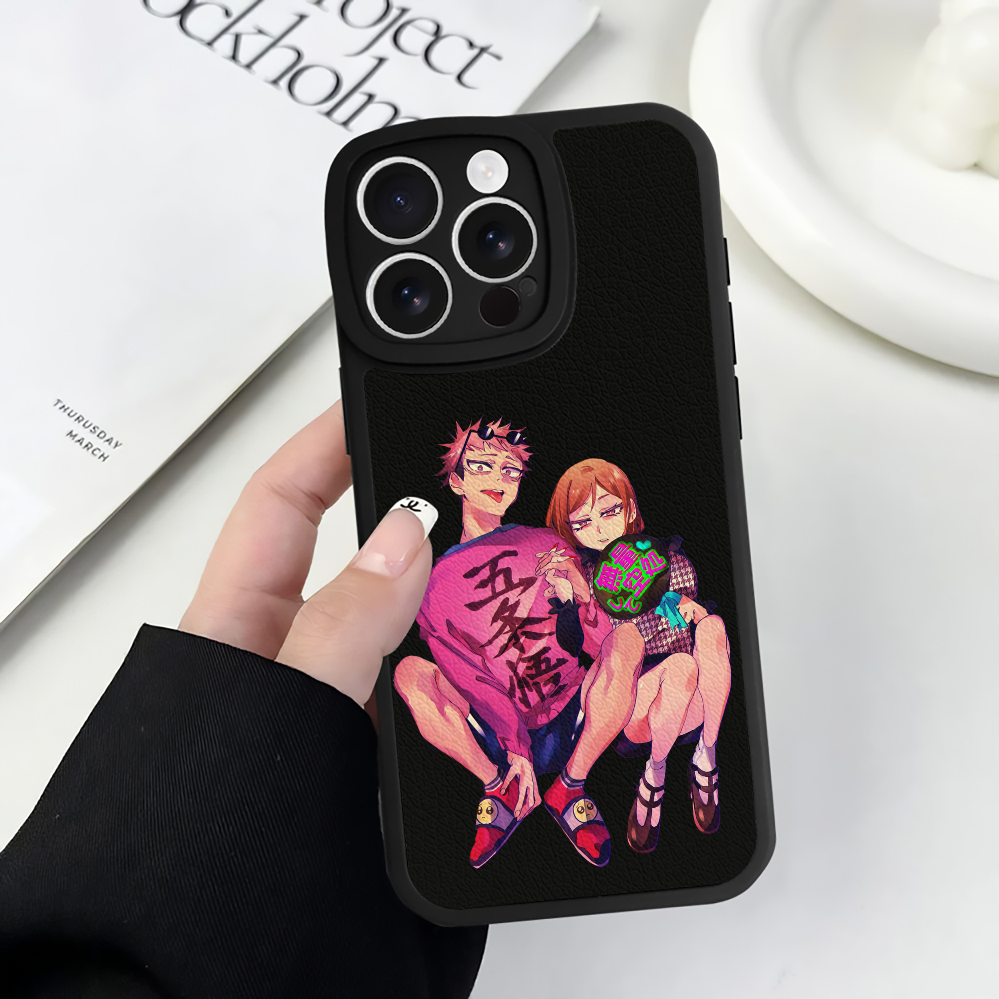 （画像用） 呪術廻戦 Jujutsu Kaisen 【iPhone 16シリーズ対応】シリコンスマホケース（レザー調） 材質：シリコン